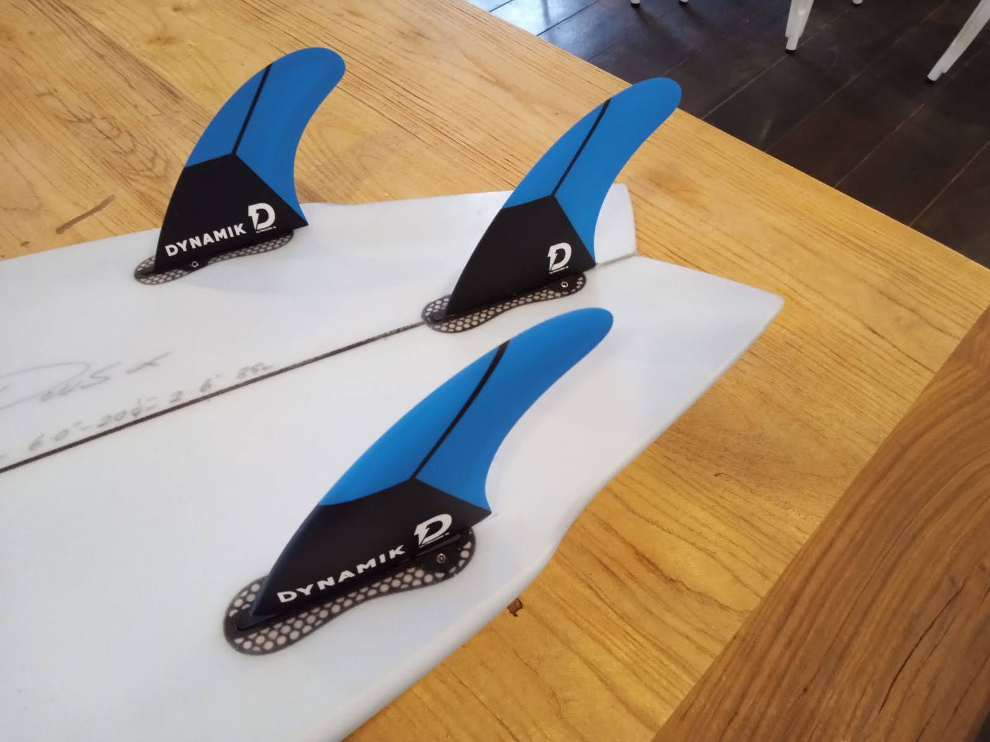 DYNAMIK MEDIUM TRI FIN SET - Click Tab Compatible